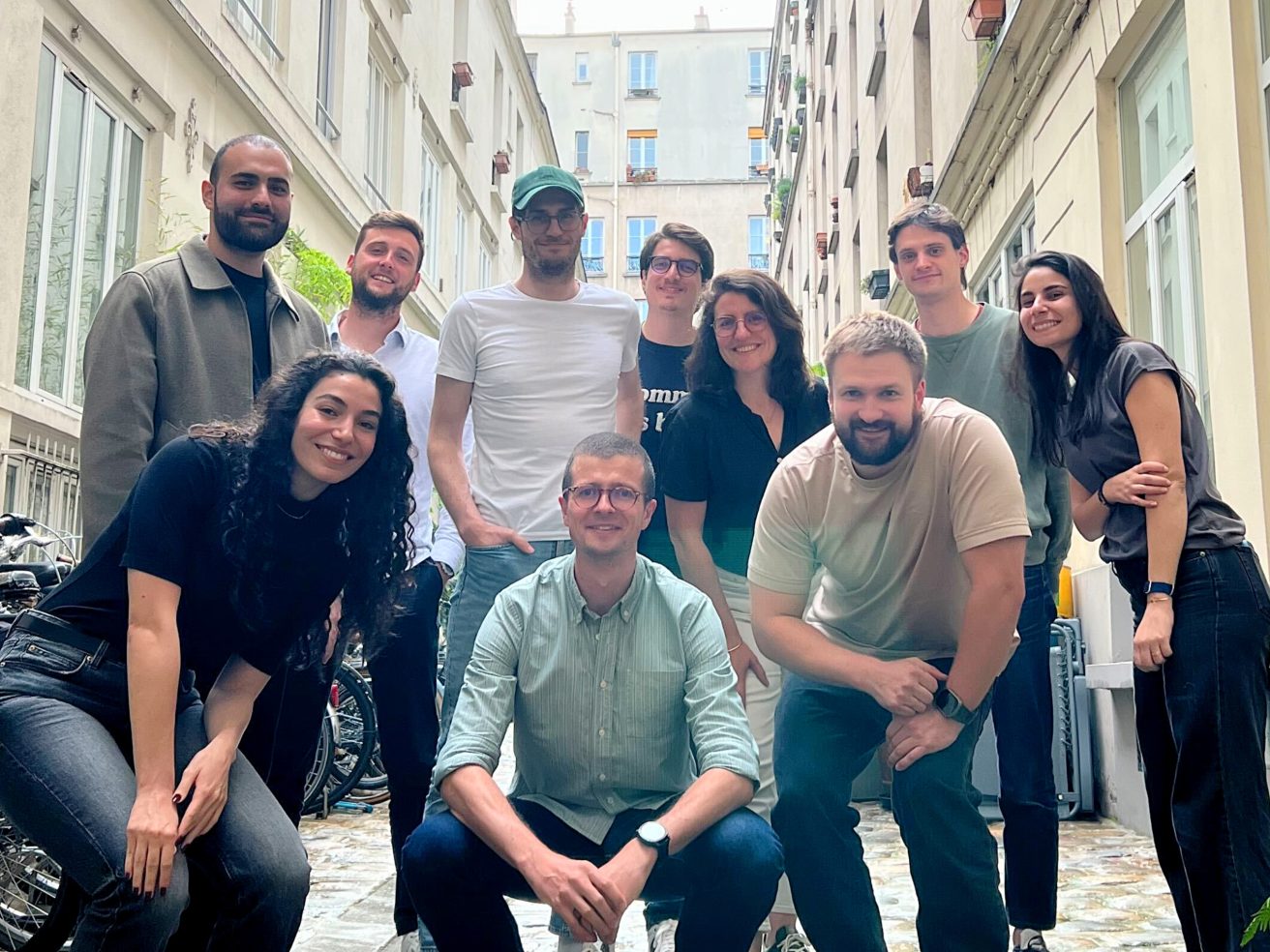 Photo de groupe avec 10 personnes